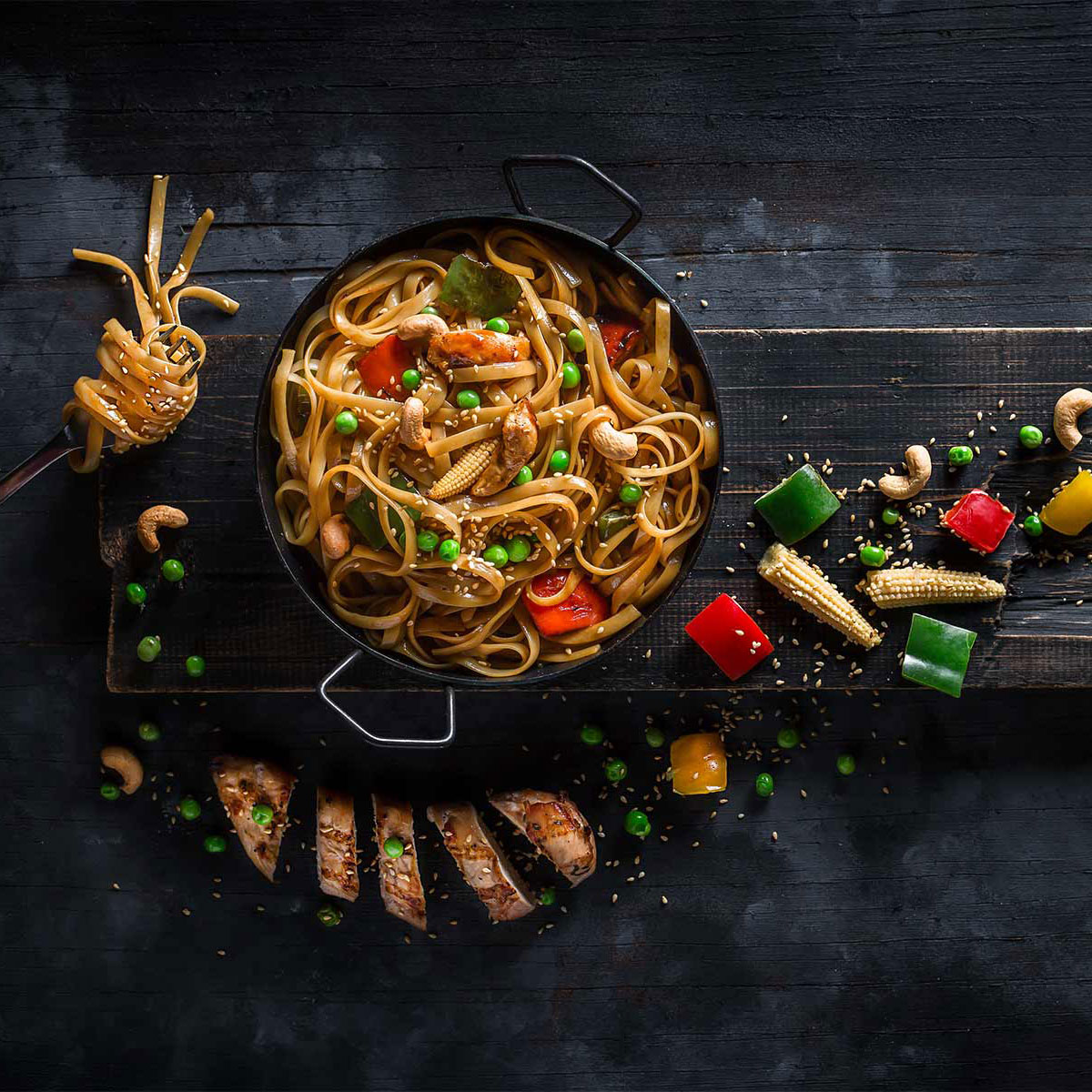Linguine with Chicken and Vegetables Μέλισσα Studios. Rooms & Restaurant